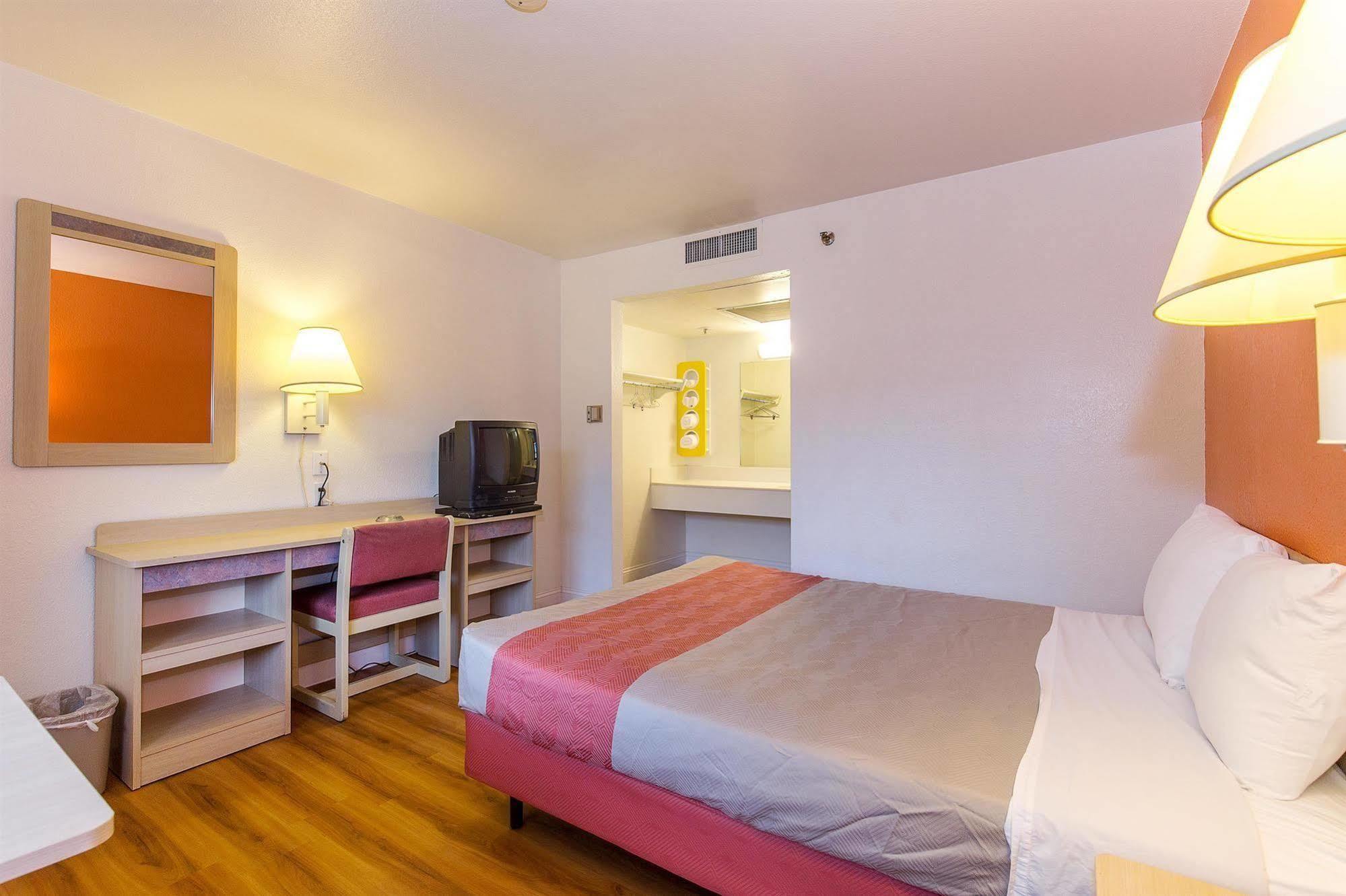 Motel 6 Vallejo - Maritime North Zewnętrze zdjęcie