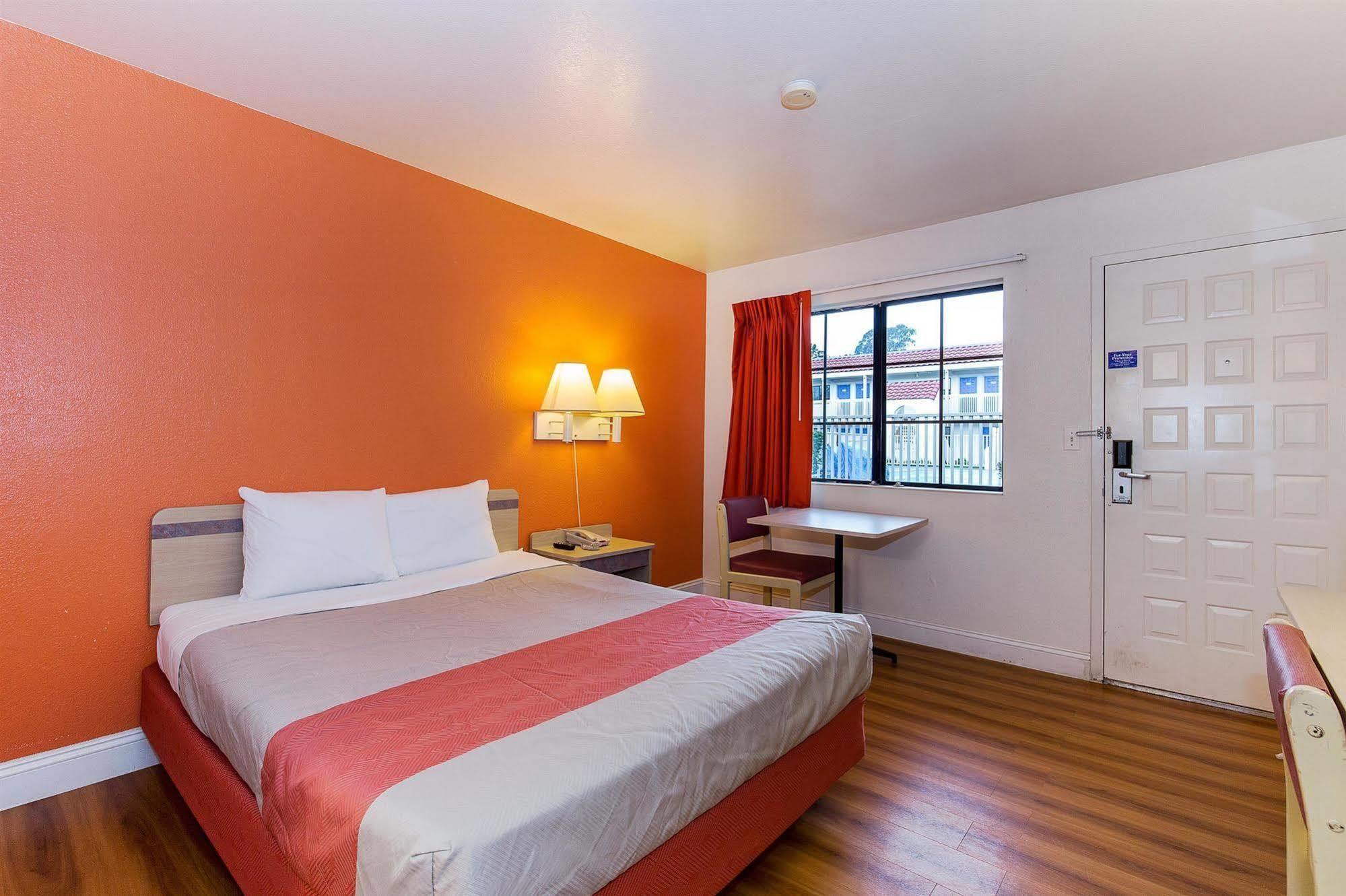 Motel 6 Vallejo - Maritime North Zewnętrze zdjęcie