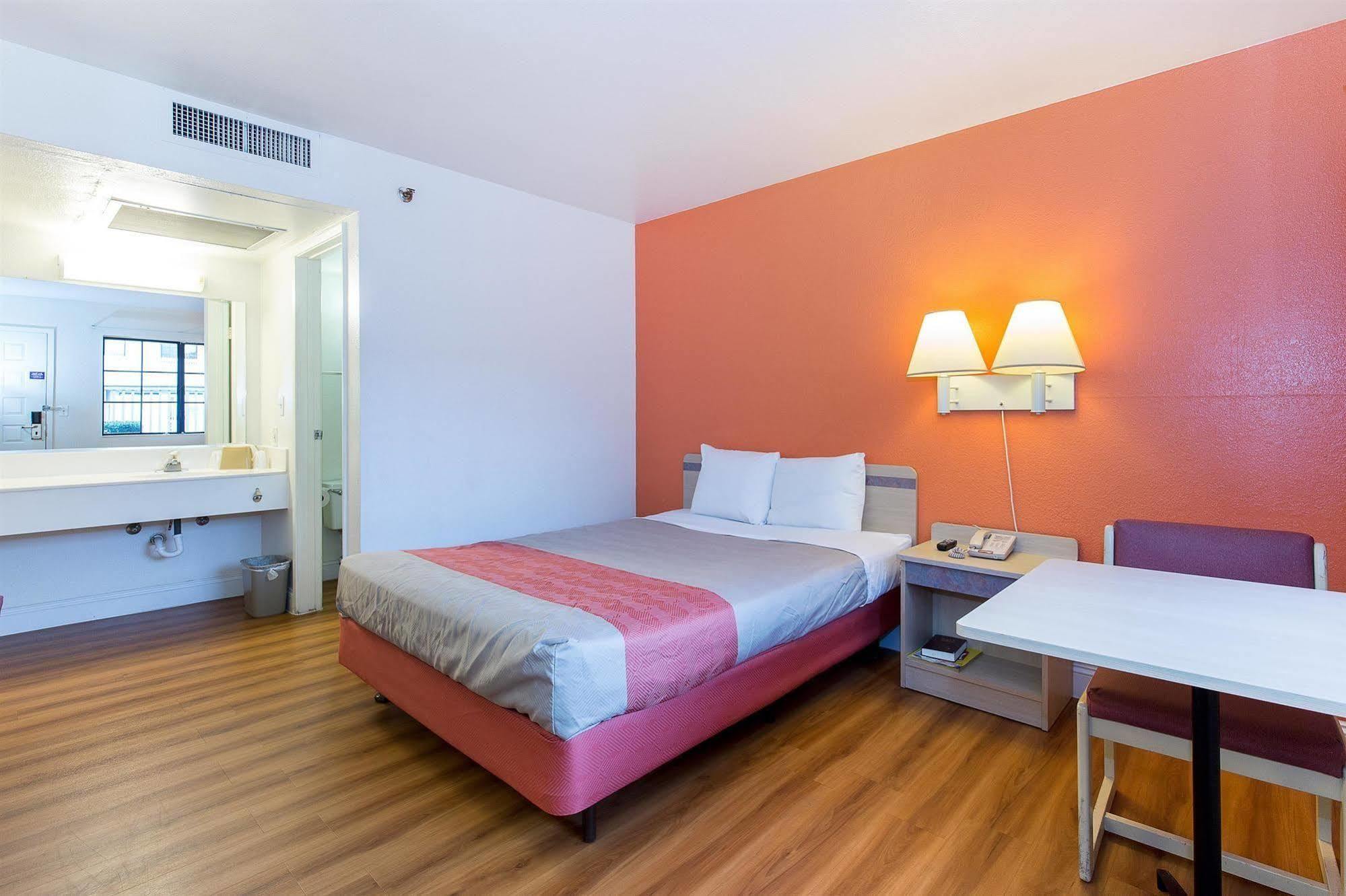 Motel 6 Vallejo - Maritime North Zewnętrze zdjęcie